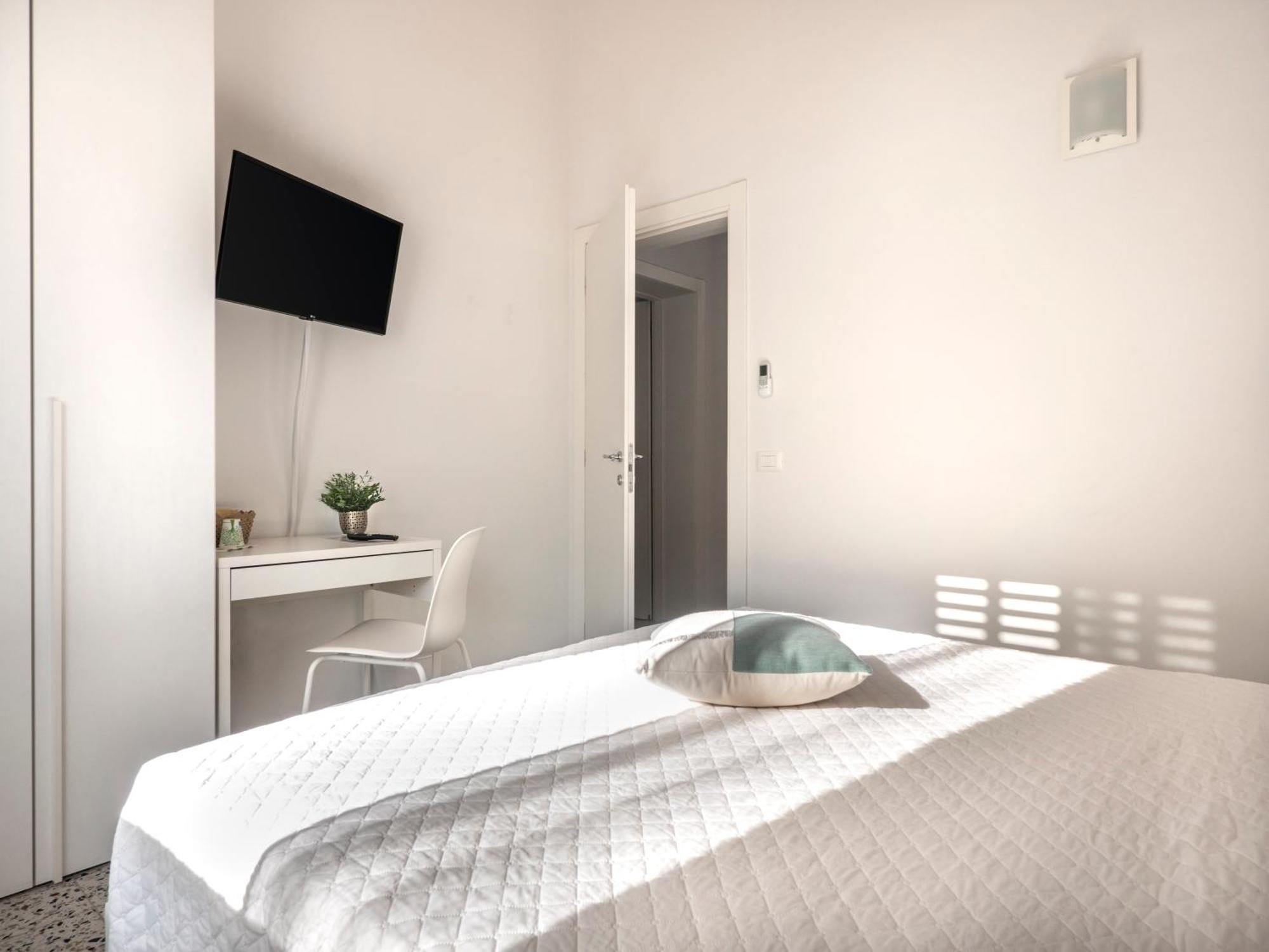 Zuara9Room Римини Экстерьер фото