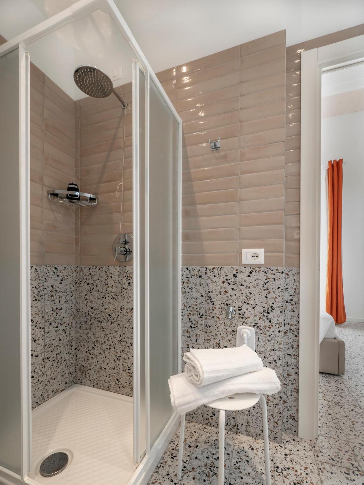 Zuara9Room Римини Экстерьер фото